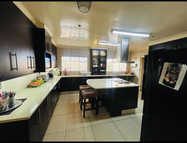 6 BEDROOM HOUSE FOR SALE IN WINCHESTER HILLS EXT 3